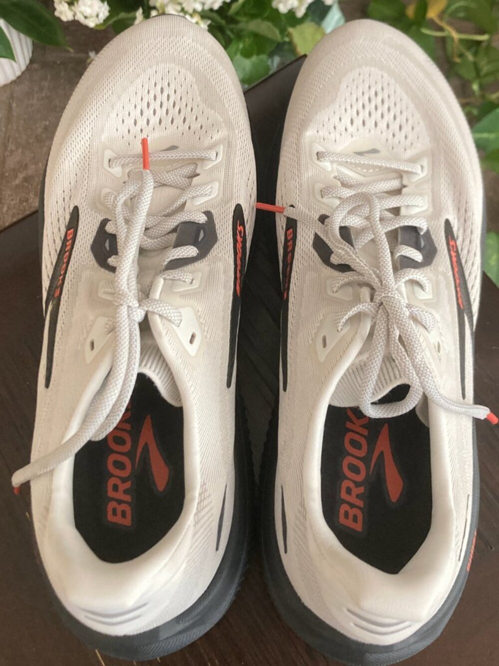 Men's Brooks Ghost 18 / Size 10 2E (WIDE) / Color - Coconut Pearl Tigerlily (#2) - Picture 3 of 11